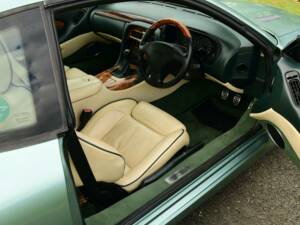 Image 22/50 de Aston Martin DB 7 Vantage (2000)