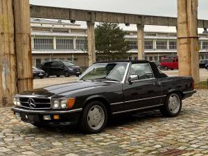 Image 1/17 of Mercedes-Benz 560 SL (1986)