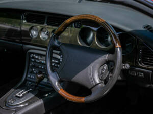 Image 23/33 of Jaguar XK8 4.0 (1999)
