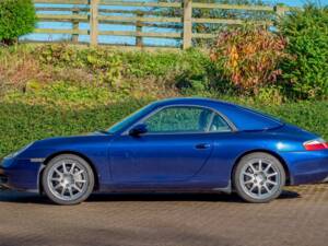 Imagen 2/22 de Porsche 911 Carrera 4 (2001)