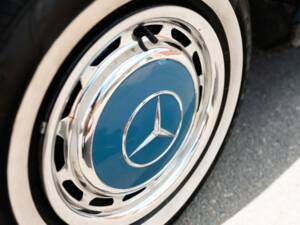 Image 17/54 of Mercedes-Benz 280 SE 3,5 (1968)