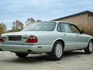 Bild 6/50 von Jaguar XJ 8 Sovereign (1997)