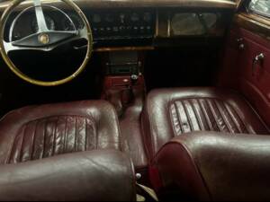 Image 6/6 of Jaguar Mk II 3.8 (1962)