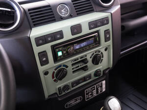 Image 14/36 of Land Rover Defender (2016)