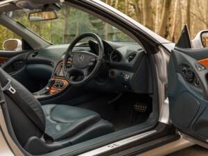 Image 30/43 de Mercedes-Benz SL 500 (2003)