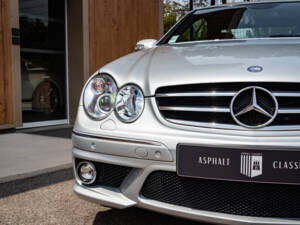 Image 24/50 of Mercedes-Benz CLK 63 AMG (2007)