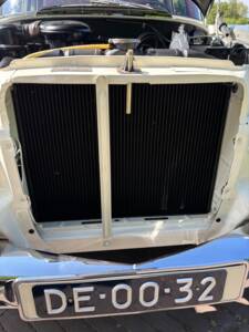 Image 22/64 of Mercedes-Benz 220 S b (1965)
