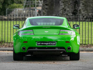 Immagine 7/43 di Aston Martin V8 Vantage (2010)