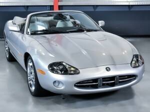 Image 4/7 de Jaguar XK8 4.2 (2003)