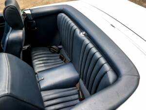 Image 35/43 of Mercedes-Benz 300 SL (1989)