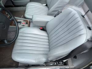 Image 13/30 of Mercedes-Benz 560 SL (1987)