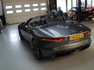 Image 45/50 of Jaguar F-Type (2019)