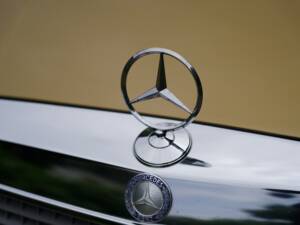 Image 14/19 of Mercedes-Benz 350 SE (1977)