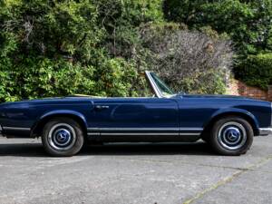 Image 2/17 de Mercedes-Benz 230 SL (1966)