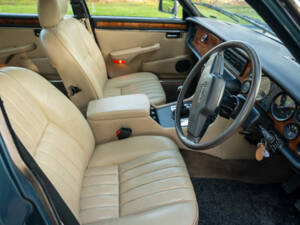 Image 8/13 de Daimler Sovereign 4.2 (1984)