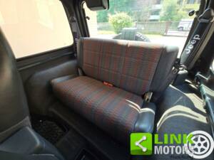 Afbeelding 6/10 van Jeep Wrangler Sahara Hardtop 4.0 (1998)