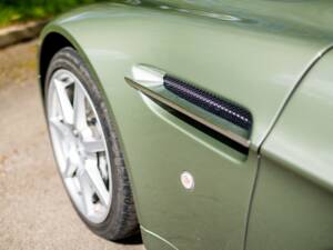 Immagine 8/14 di Aston Martin V8 Vantage (2007)