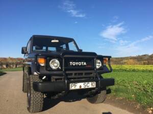 Bild 4/27 von Toyota Land Cruiser BJ71 (1990)