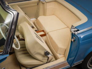 Image 25/38 of Mercedes-Benz 250 SL (1967)