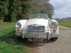 Image 1/6 of MG MGA 1600 (1961)