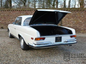 Image 34/50 of Mercedes-Benz 280 SE 3,5 (1971)