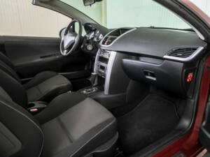 Imagen 12/50 de Peugeot 207 CC 1.6 VTi (2008)
