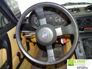 Immagine 5/10 di Alfa Romeo 1.6 Spider (1990)