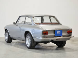 Bild 18/30 von Alfa Romeo Giulia 1300 GT Junior (1971)