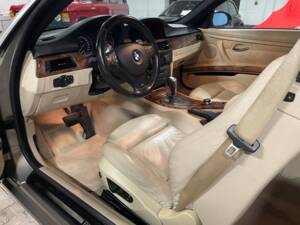 Image 23/26 of BMW 335i (2007)