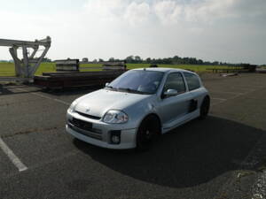 Image 5/27 of Renault Clio II V6 (2001)