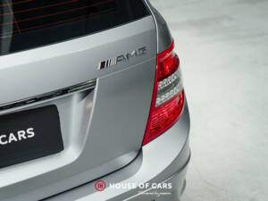 Bild 15/24 von Mercedes-Benz C 63 AMG T (2010)