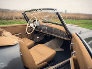 Image 15/19 of Mercedes-Benz 190 SL (1955)