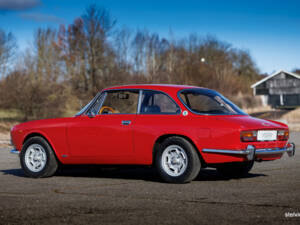 Image 11/43 of Alfa Romeo 2000 GT Veloce (1972)