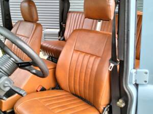 Bild 23/35 von Land Rover Defender 110 300Tdi (1997)