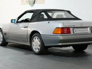 Afbeelding 8/38 van Mercedes-Benz 300 SL (1990)