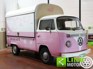 Image 9/10 of Volkswagen T2a panel van (1975)