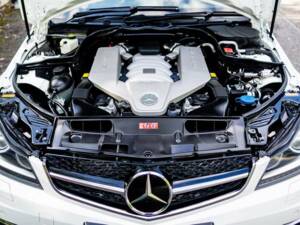 Image 3/50 of Mercedes-Benz C 63 AMG T (2013)