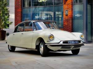 Image 18/77 de Citroën DS 19 (1958)