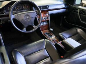 Bild 29/36 von Mercedes-Benz E 320 (1995)