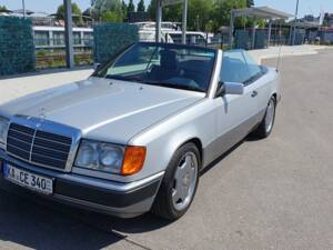 Imagen 40/94 de Mercedes-Benz 300 CE-24 3.4 AMG (1992)