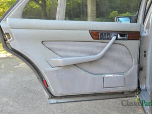 Image 18/50 of Mercedes-Benz 560 SEL (1988)