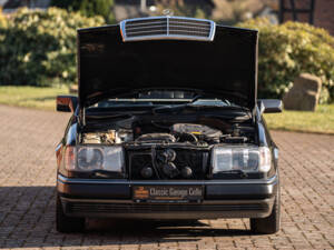 Image 8/44 de Mercedes-Benz 300 CE-24 (1993)