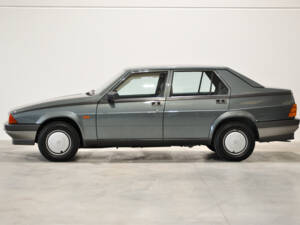 Bild 8/29 von Alfa Romeo 75 1.6 (1987)