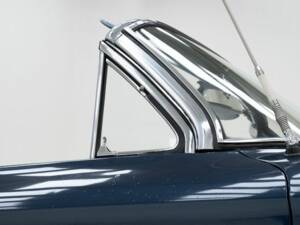 Image 14/15 of Chevrolet Corvair Monza Convertible (1964)