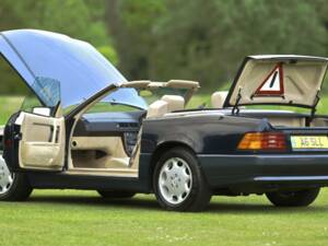 Image 36/50 of Mercedes-Benz SL 500 (1995)