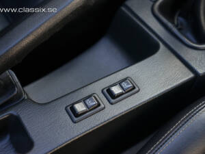 Bild 21/29 von BMW 325i (1990)