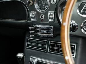 Afbeelding 33/50 van Aston Martin DB 6 (1967)