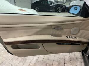 Bild 22/26 von BMW 335i (2007)