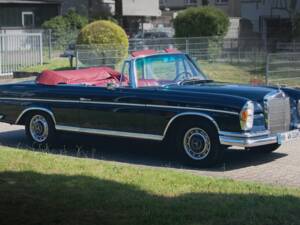 Image 1/39 of Mercedes-Benz 300 SE (1962)