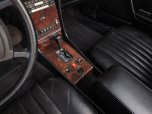 Image 36/85 of Mercedes-Benz 560 SL (1986)